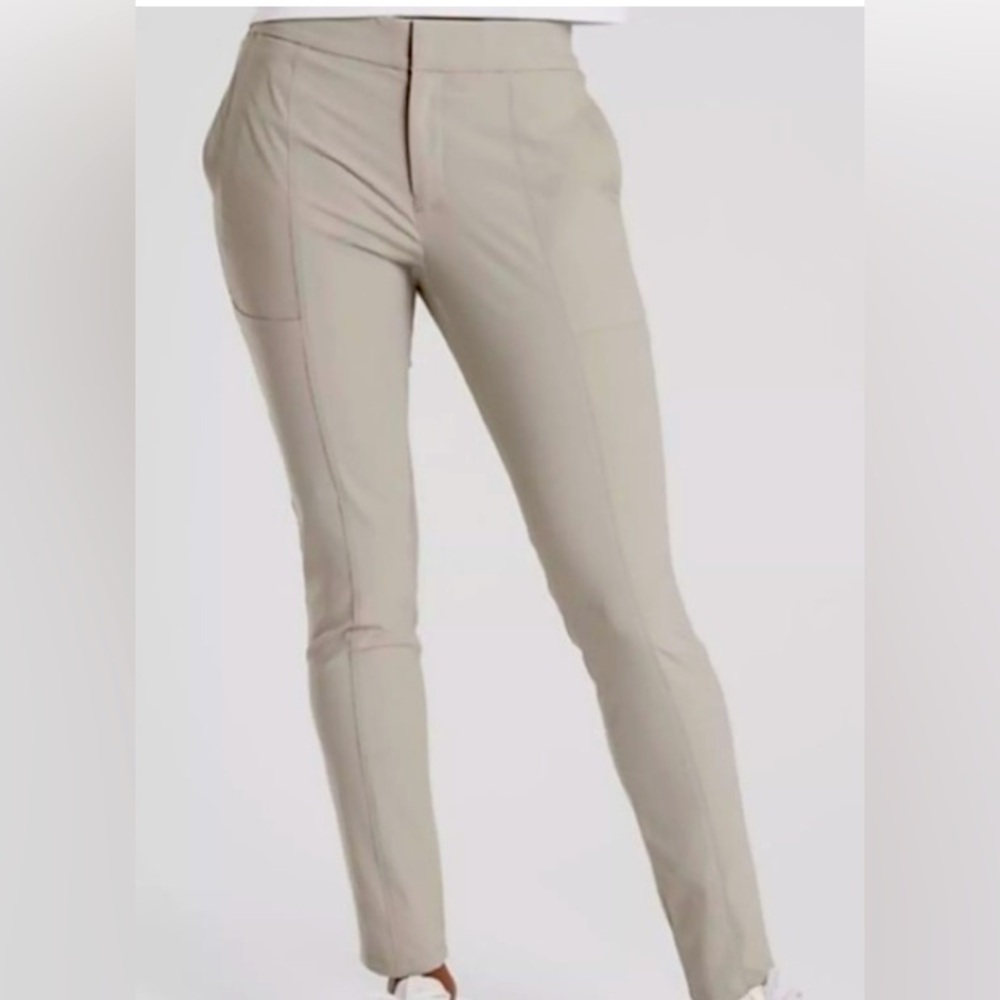 Athleta Wander Stash Skinny Pant Size 2 in Light Gray. New With Tags.